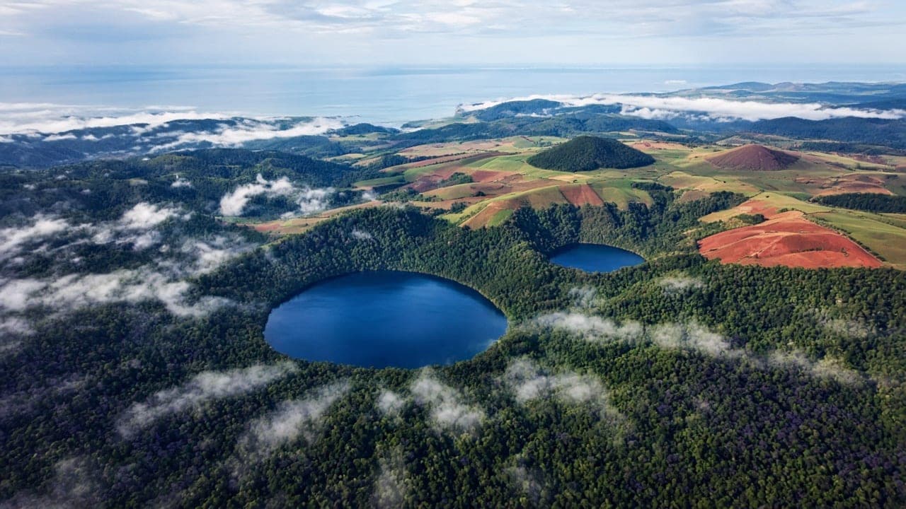 Atherton Tableland crater lake and rainforest